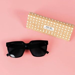 New straight from the summer 2023 Jilly Box - Shady Lady Sunglasses